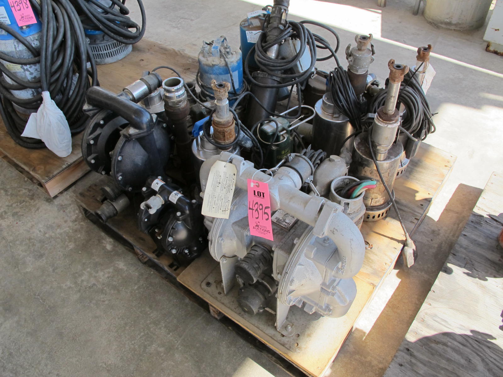 LOT DOUBLE DIAPHRAGM PUMPS & SUMP PUMPS (G-30) LOADING & HANDLING FEE $25-4395
