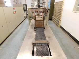 C.I. HAYS INC. MESH BELT CONVEYOR FURNACE, TYPE: LAC, S/N 16279, VOLTS: 460, KILOWATTS: 31, AMPS: 39, CYCLE: 60, PHASE: 3, 26'X32"X53", CONVEYOR BELT WIDTH: 6", COMES WITH THERMCO MODEL 8300 GAS MIXER-144
