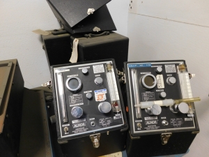 TILDEN UAM-1218 VIBRATION SHAKER TABLE, PNEUMATIC W/VACUUM SYSTEM, & (4) ALNOR DEWPOINTER PORTABLE DEWPOINT METERS, & HEAVY DUTY STEEL TABLE 48"X30"X31"-148