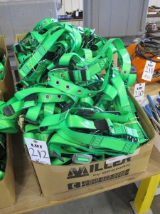 LOT MILLER REVOLUTION HARNESSES (G-49) LOADING & HANDLING FEE $5-