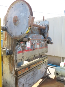 100 TON X 6' CINCINNATI HEAVY DUTY MECHANICAL PRESS BRAKE, MODEL SERIES 4, MECHANICAL CLUTCH, AUTO LUBE SYSTEM, FOOT TREADLE, NOTE: THIS MACHINE NEEDS WORK (LOCATION: GARVEY AVE., SOUTH EL MONTE, CA) ***RIGGING FEE $100***-10