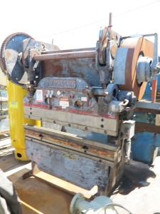 100 TON X 6' CINCINNATI HEAVY DUTY MECHANICAL PRESS BRAKE, MODEL SERIES 4, MECHANICAL CLUTCH, AUTO LUBE SYSTEM, FOOT TREADLE, NOTE: THIS MACHINE NEEDS WORK (LOCATION: GARVEY AVE., SOUTH EL MONTE, CA) ***RIGGING FEE $100***-10
