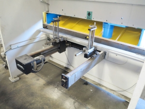 65 TON X 8' PIRANHA CNC HYDRAULIC PRESS BRAKE, MODEL 6508, MERLIN ISB LIGHT CURTAINS, AUTOMEC CNC 2000 CNC SINGLE AXIS BACKGAUGE AND CNC RAM, FOOT PEDAL, DIE RAIL, YEAR 2002 (LOCATION: GARVEY AVE., SOUTH EL MONTE, CA)-17B