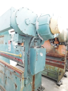 90 TON X 10' WYSONG MECHANICAL PRESS BRAKE, MODEL 90- 8, FOOT TREADLE, ONE SHOT LUBE SYSTEM, POWER RAM ADJUSTMENT W/ INDICATORS, MECHANICAL CLUTCH (LOCATION: GARVEY AVE., SOUTH EL MONTE, CA) ***RIGGING FEE $250***-20