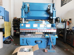 90 TON X 8' CINCINNATI FORM MASTER II CNC HYDRAULIC PRESS BRAKE (CONTROLLER IS NOT FUNCTIONAL - NEEDS WORK), MODEL 90FMIIX6, AXIS SELECTION CONTROL, 4-AXIS (2-AXIS RAM Y1, Y2 TO 0.0002" AND 2-AXIS BACKGAGE X-R), CINCINNATI FORM MASTER II, 2 AXIS CNC BACK GAUGE, ELECTRIC FOOT PEDAL, PEDESTAL PALM CONTROL W/ EMERGENCY STOP, AUTO BED CROWNING, PRESENSE SENSING GUARD ON/OFF PUSH BUTTON, EXTENDED STROKE & SHUT HEIGHT, (NEEDS NEW CONTROL) (LOCATION: GARVEY AVE., SOUTH EL MONTE, CA) ***RIGGING FEE $250***-23