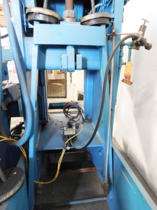 75 TON X 8" NIAGARA O.B.I. PUNCH PRESS, MODEL E-75, DUAL PALM CONTROLS, POWER RAM ADJUSTMENT, AIR COUNTER BALANCE, AUTO LUBE SYSTEM, AIR CLUTCH & BRAKE (LOCATION: GARVEY AVE., SOUTH EL MONTE, CA) ***RIGGING FEE $50***-24