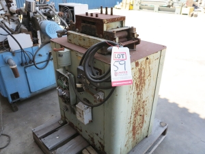 .060" X 6" COMBINATION STRAIGHTENER/FEEDER, STRAIGHTENING ROLLS--POWERED, ADJUSTABLE, 3 TOP - 4 BOTTOM, 2 PR. ADJUSTABLE ENTRY & EXIT POWERED FEED ROLLS W/GUIDE BARS, SPRING LOADED, FURNAS & GE ELECTRICAL CONTROLS, HORTON AIR CONTROLS W/ GAUGE, AIR HOSE W/ COUPLER, CONNECTOR, AIR CLUTCH & BRAKE (LOCATION: GARVEY AVE., SOUTH EL MONTE, CA)-59