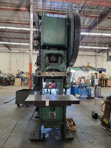 VERSON MODEL 7-1/2 PUNCH PRESS, OBG 105 TON X 8" STROKE, 18" SHUT HEIGHT, 39" X 30" BED, 35 SPM, S/N 19907, CUSHION TYPE K1614-4, S/N 20298, 17.7 TONS @100PSI-2