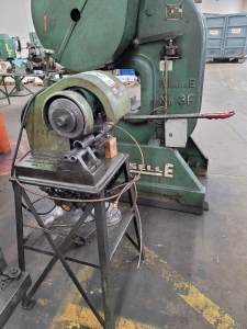 CONTINENTAL MACHINE COMPANY TUBING CUTTER, NO. 1-40