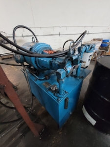 CUSTOM BUILT SINGLE RAM SHOP PRESS, W/ VICKERS T-J HYDRAULIC CYLINDER, W/ SEPARATE 25 HP HYDRAULIC PUMP W/ LARGE RESERVOIR-43