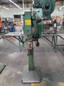 MILFORD FASTENING SYSTEMS RIVET MACHINE, MODEL 255, S/N 3254-45