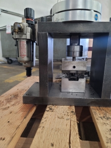 PNEUMATIC HOLE PUNCHER-73