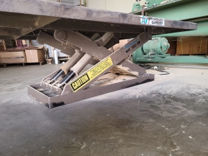 AUTOQUIP CORP SCISSOR LIFT TABLE, MODEL 32B3E40, 6' X 4', 4,000 LB CAPACITY, S/N 48539227-A-93