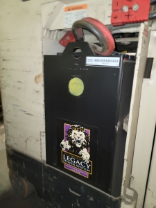 CROWN STAND-UP ELECTRIC FORKLIFT, MODEL 35RRTT, S/N 1A122432, 24V, MAST ID 35RRTT-210, OUT OF SERVICE / NEEDS WORK, W/ HOBART R SERIES 24V CHARGER, MODEL 540B1-12R, S/N 293CS05266 (CHARGER WORKS) FORKLIFT BATTERIES WERE REPLACED NEW 3 YEARS AGO, BUT THAT DID NOT FIX THE PROBLEM-129