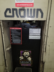 CROWN STAND-UP ELECTRIC FORKLIFT, MODEL 35RRTT, S/N 1A122432, 24V, MAST ID 35RRTT-210, OUT OF SERVICE / NEEDS WORK, W/ HOBART R SERIES 24V CHARGER, MODEL 540B1-12R, S/N 293CS05266 (CHARGER WORKS) FORKLIFT BATTERIES WERE REPLACED NEW 3 YEARS AGO, BUT THAT DID NOT FIX THE PROBLEM-129