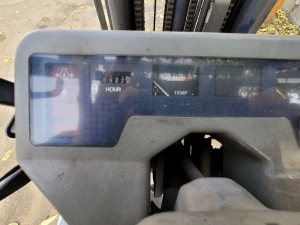 KOMATSU LPG FORKLIFT, MODEL FG 20ST11, 3,580 LBS CAPACITY, SIDE SHIFT, 6,927 HOURS, 3-STAGE MAST, 42" FORKS, SOLID TIRES, S/N 401500A, NOTE: LP TANK NOT INCLUDED-130