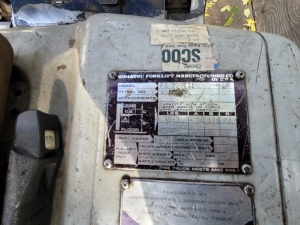 KOMATSU LPG FORKLIFT, MODEL FG 20ST11, 3,580 LBS CAPACITY, SIDE SHIFT, 6,927 HOURS, 3-STAGE MAST, 42" FORKS, SOLID TIRES, S/N 401500A, NOTE: LP TANK NOT INCLUDED-130