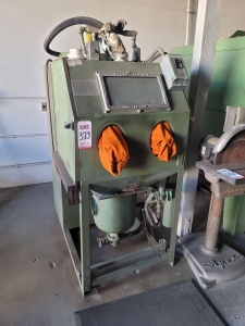 KELCO BLAST CABINET, MODEL CH-30-C, S/N C-7262, W/ MEDIA RECLAMATION-373