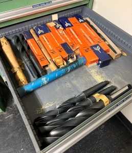 VIDMAR 11-DRAWER TOOL CABINET, W/ CONTENTS OF TOOLING-487