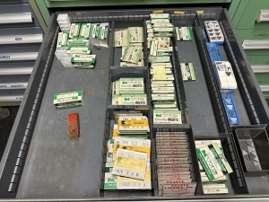 VIDMAR 11-DRAWER TOOL CABINET, W/ CONTENTS OF TOOLING, TO INCLUDE: LARGE QUANTITY OF CARBIDE INSERTS-489
