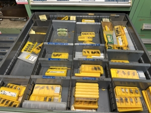 VIDMAR 11-DRAWER TOOL CABINET, W/ CONTENTS OF TOOLING, TO INCLUDE: LARGE QUANTITY OF CARBIDE INSERTS-489