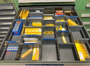 VIDMAR 11-DRAWER TOOL CABINET, W/ CONTENTS OF TOOLING, TO INCLUDE: LARGE QUANTITY OF CARBIDE INSERTS-489