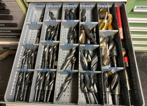 WATERLOO 9-DRAWER TOOL CABINET, W/ CONTENTS OF TOOLING, TO INCLUDE: DRILLS, TAPS, DIES, ETC.-490