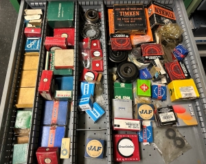 9-DRAWER TOOL CABINET, W/ CONTENTS, TO INCLUDE: CAP SCREWS, BRASS AIR FITTINGS, GRINDING WHEEL DRESSERS, ETC.-493