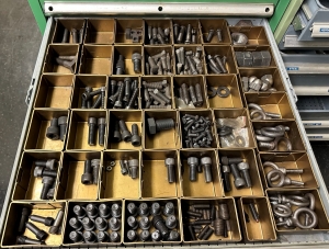 9-DRAWER TOOL CABINET, W/ CONTENTS, TO INCLUDE: CAP SCREWS, BRASS AIR FITTINGS, GRINDING WHEEL DRESSERS, ETC.-493