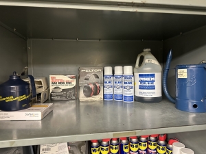 LOT - 2-DOOR STORAGE CABINET, W/ CONTENTS, TO INCLUDE: WELLER INDUSTRIAL 300/200 WATT SOLDER GUN KIT, WESCO TOOL MIST COOLANT GENERATOR, TAP WRENCHES, WD-40, STEEL BLUE LAYOUT FLUID, ETC.-498