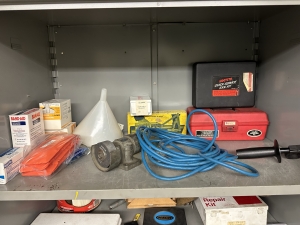 LOT - 2-DOOR STORAGE CABINET, W/ CONTENTS, TO INCLUDE: SECO 150.10 CUTOFF KIT, NYE NO. 50 RATCHET TYPE MANUAL THREADER W/ DIES, CURV-O-MARK CONTOUR MARKER, NORTON BRAKE CONTROLLED TRUING DEVICE MODEL NO. 1, VISE GRIP CLAMP, ETC.-499