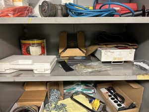 LOT - 2-DOOR STORAGE CABINET, W/ CONTENTS, TO INCLUDE: SECO 150.10 CUTOFF KIT, NYE NO. 50 RATCHET TYPE MANUAL THREADER W/ DIES, CURV-O-MARK CONTOUR MARKER, NORTON BRAKE CONTROLLED TRUING DEVICE MODEL NO. 1, VISE GRIP CLAMP, ETC.-499