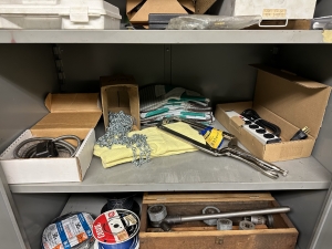 LOT - 2-DOOR STORAGE CABINET, W/ CONTENTS, TO INCLUDE: SECO 150.10 CUTOFF KIT, NYE NO. 50 RATCHET TYPE MANUAL THREADER W/ DIES, CURV-O-MARK CONTOUR MARKER, NORTON BRAKE CONTROLLED TRUING DEVICE MODEL NO. 1, VISE GRIP CLAMP, ETC.-499