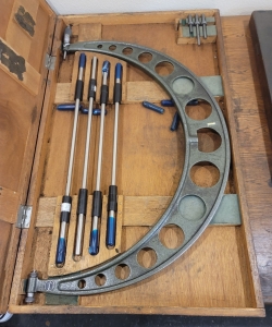 MITUTOYO 20"-24" MICROMETER, NO. 104-154, W/ CASE-514J