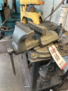 5inch BENCH VISE-10
