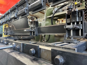 1982 AMADA 8 ft PRESS BRAKE MODEL RG 8025 8 ft X 80 TON CAPACITY NC9 EX II CNC CONTROL S N 804947-33