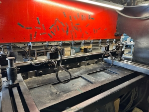 1982 AMADA 8 ft PRESS BRAKE MODEL RG 8025 8 ft X 80 TON CAPACITY NC9 EX II CNC CONTROL S N 804947-33