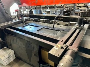 1982 AMADA 8 ft PRESS BRAKE MODEL RG 8025 8 ft X 80 TON CAPACITY NC9 EX II CNC CONTROL S N 804947-33