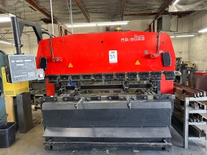 1982 AMADA 8 ft PRESS BRAKE MODEL RG 8025 8 ft X 80 TON CAPACITY NC9 EX II CNC CONTROL S N 804947-33