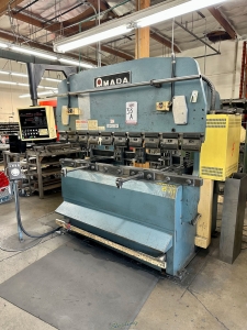 1980 AMADA PRESS BRAKE MODEL RG 80S 6 ft X 80 TON CAPACITY AMADA CNC CONTROL S N 804001-33A
