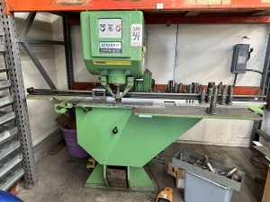 STRIPPIT CUSTOM 18 30 SINGLE END 30 TON PUNCH PRESS CAT. NO. 101830 AEF MATERIAL THICKNESS: 1 4inch MILD STEEL S N 46513179 W  PUNCH DIES-34