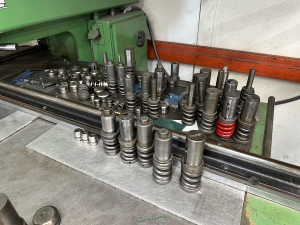 STRIPPIT CUSTOM 18 30 SINGLE END 30 TON PUNCH PRESS CAT. NO. 101830 AEF MATERIAL THICKNESS: 1 4inch MILD STEEL S N 46513179 W  PUNCH DIES-34