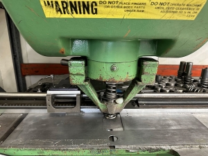 STRIPPIT CUSTOM 18 30 SINGLE END 30 TON PUNCH PRESS CAT. NO. 101830 AEF MATERIAL THICKNESS: 1 4inch MILD STEEL S N 46513179 W  PUNCH DIES-34