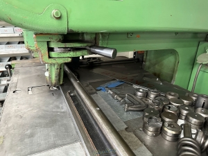 STRIPPIT CUSTOM 18 30 SINGLE END 30 TON PUNCH PRESS CAT. NO. 101830 AEF MATERIAL THICKNESS: 1 4inch MILD STEEL S N 46513179 W  PUNCH DIES-34