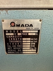 AMADA SHEAR MODEL M 1232 1 8inch X 4 ft CAPACITY 27inch SQUARING ARM S N 1230914-35