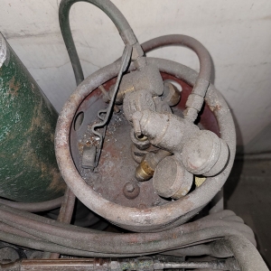 LOT   OXY ACETYLENE CART W  TANKS TORCH REGULATORS-45