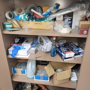 LOT   CONTENTS ONLY OF 2 DOOR STORAGE CABINET TO INCLUDE: PNEUMATIC RIVET SETTERS RIVETS MISC. HARDWARE-125