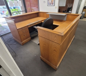 OAK RECEPTION ISLAND 8 ft X 6 ft-130
