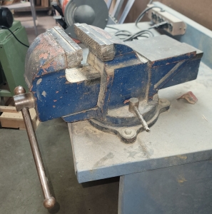 6" BENCH VISE W/ SWIVEL BASE-3