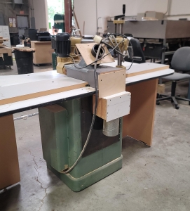 POWERMATIC WOOD SHAPER, MODEL 26, 5 HP, S/N 926117, W/ POWERMATIC PF3-JR POWER FEEDER, S/N 14030030030-13